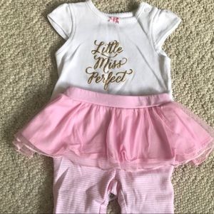 Carter’s adorable baby girl outfit